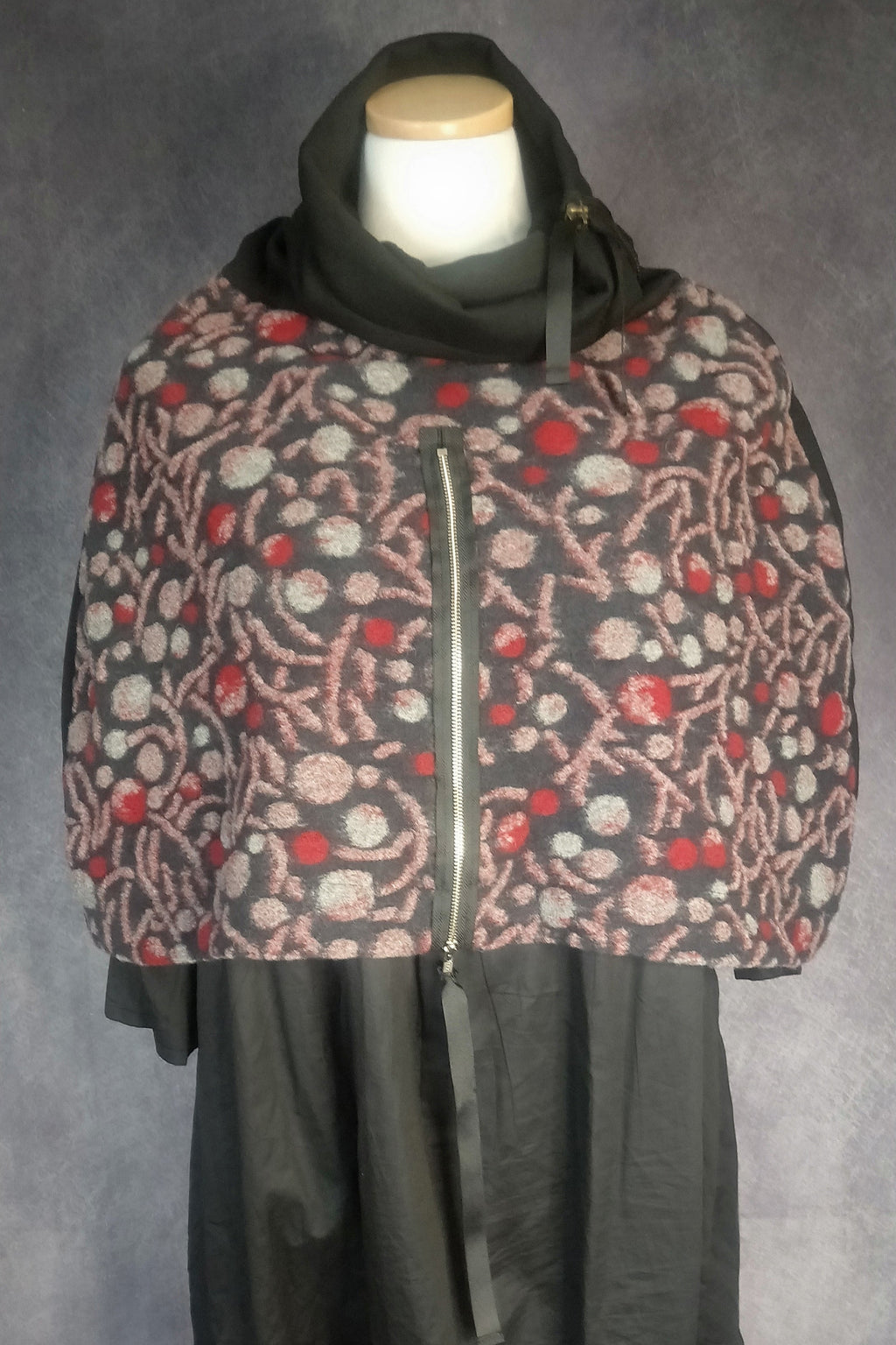 Juliet Capelet Red Multi