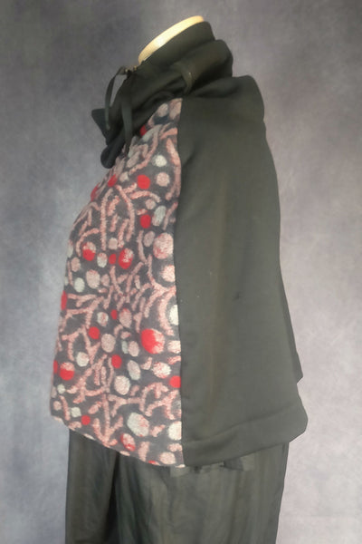 Juliet Capelet Red Multi